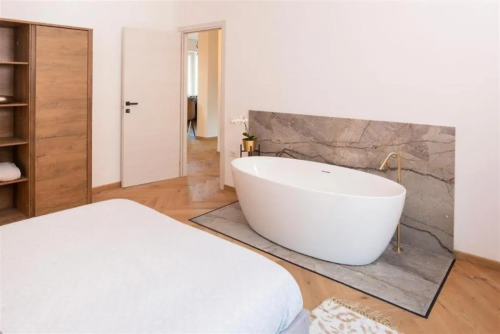 Destiny Home 5 Bardolino Lake Garda Ponton